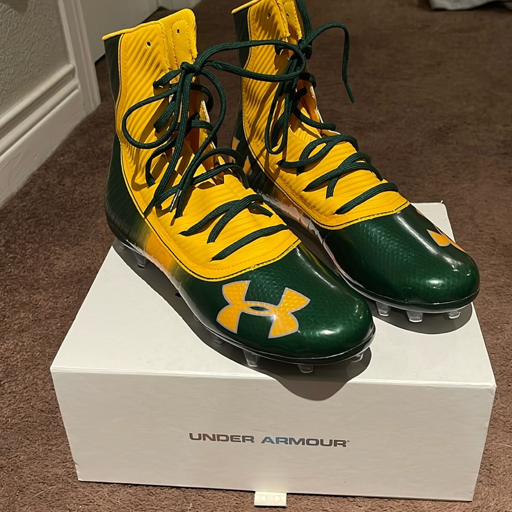 Custom under armour, cleats icon, highlight in colours, yellow, and green NEW
